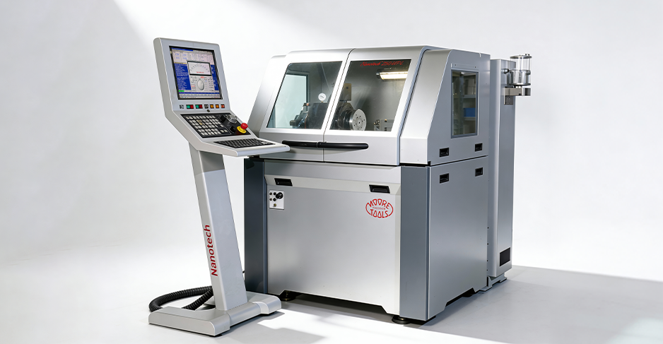 Ultra-precision diamond turning machine